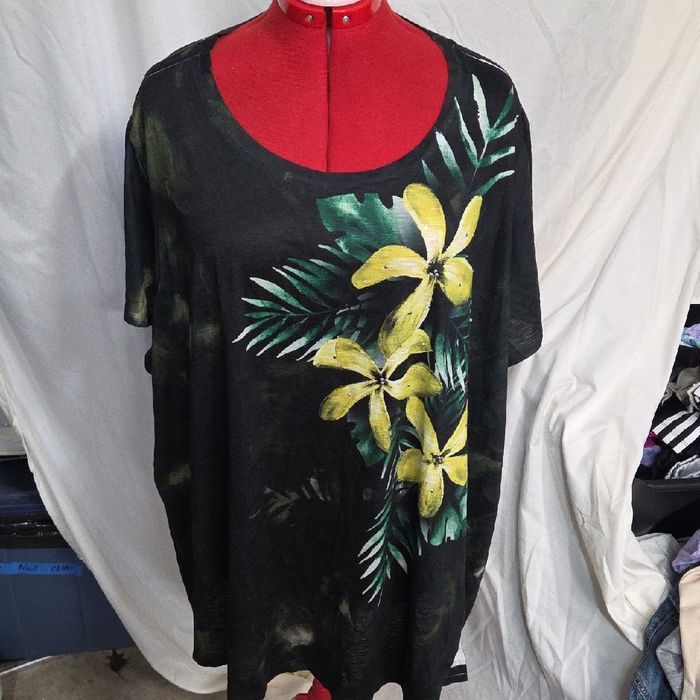 Terra & Sky Black and Yellow Floral Short Sleeve Top. 4X